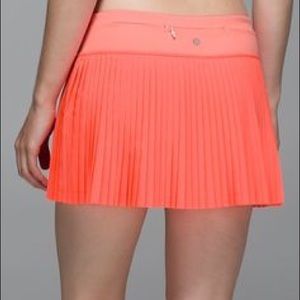 Lululemon pleat to street skirt size 6. Worn once!